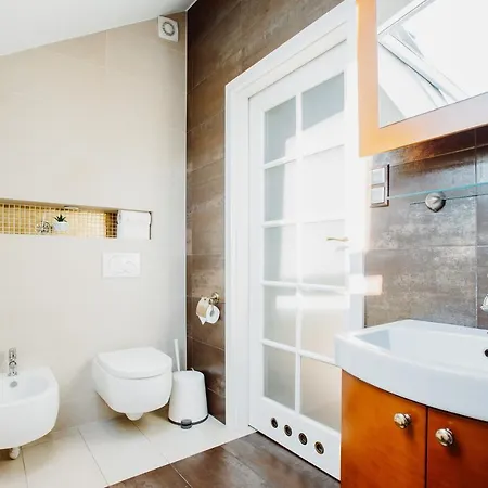Kings City - Zamkowa Apartman